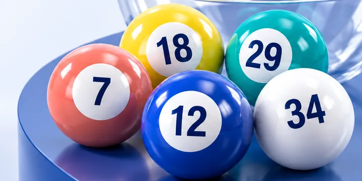 Lottobollar bredvid en glasskål – Lotto resultat onsdag 21 augusti 2013