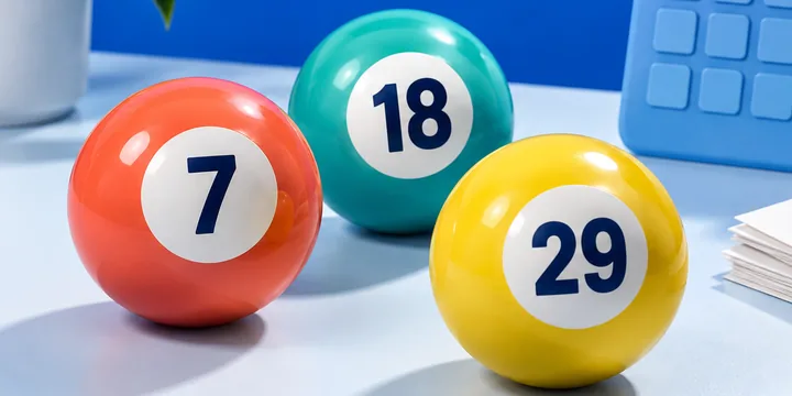 Lottobollar med nummer 7, 18 och 29 som illustrerar hur Lottoresultatet läses